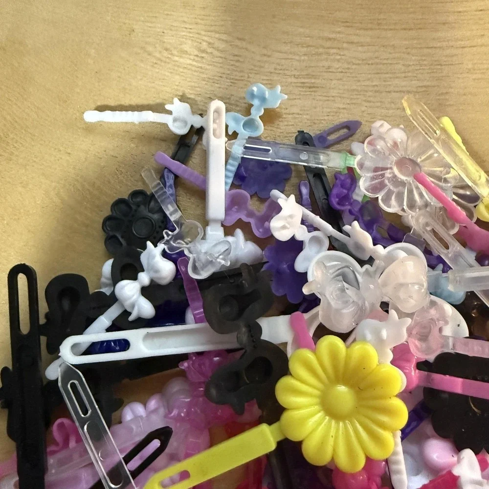 Lot of ~100 Vintage Plastic Hair Clips Barrettes Flowers Bows 80's 90's